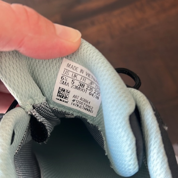 Adidas Gore-Tex Terrex Hiking Shoes Womens 6 1/2 Black/ Green Sneakers - Picture 4 of 6